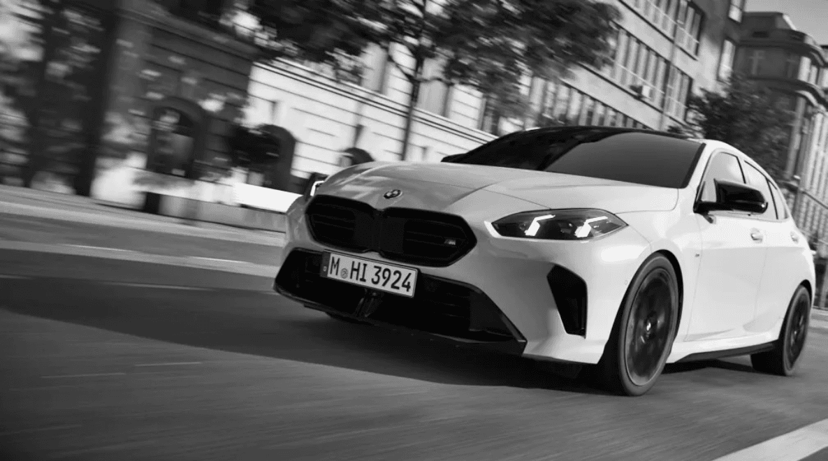 BMW M135 2026: O HATCH DE R$ 459 MIL QUE ACELERA COMO ESPORTIVO