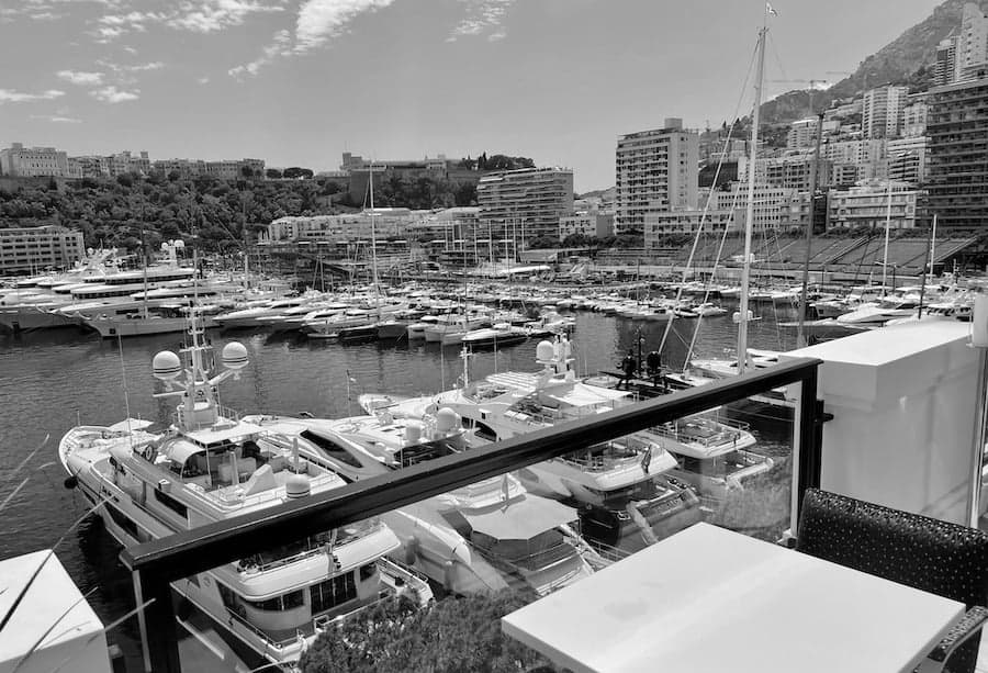 PARA MOMENTOS CINEMATOGRÁFICOS EM MONTE-CARLO